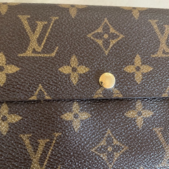Sold Beautiful Louis Vuitton Monogram Sarah Wallet - Picture 5 of 12
